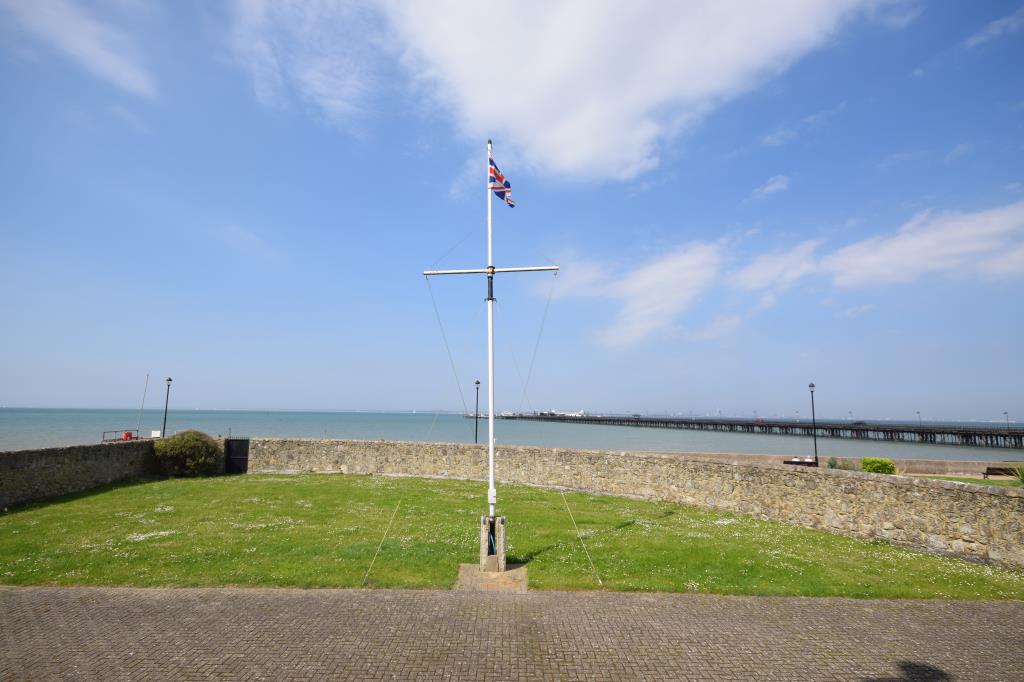Lot: 21 - FREEHOLD FOUR STOREY WATERFRONT BUILDING WITH POTENTIAL - Looking out Towards The Solent and Ryde Pier